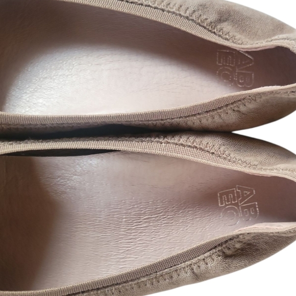 Abeo Tia ATO System Metallic Leather Elegant Tan Ballet Flats Size 6N - Picture 5 of 9